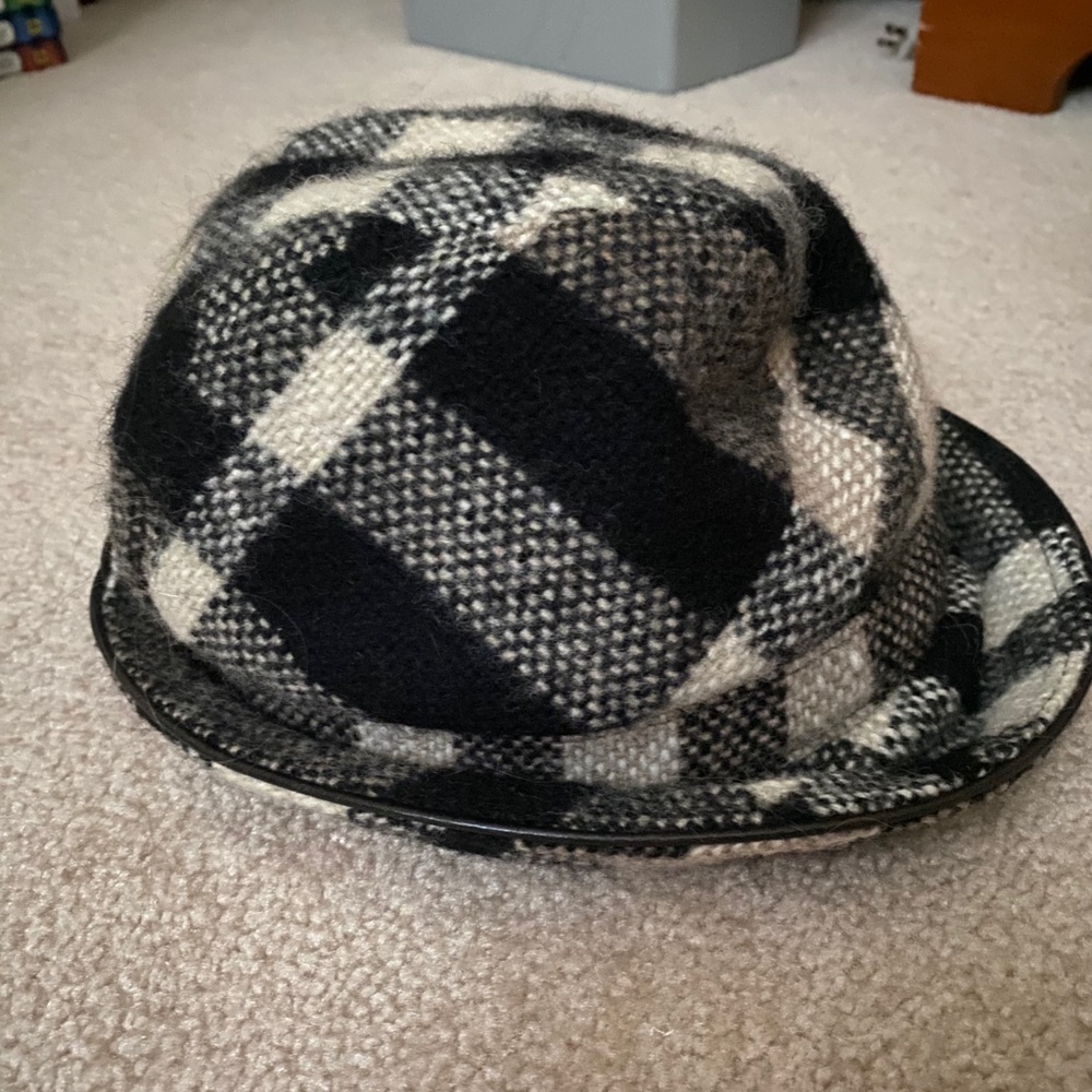 burberry bucket/equestrian hat